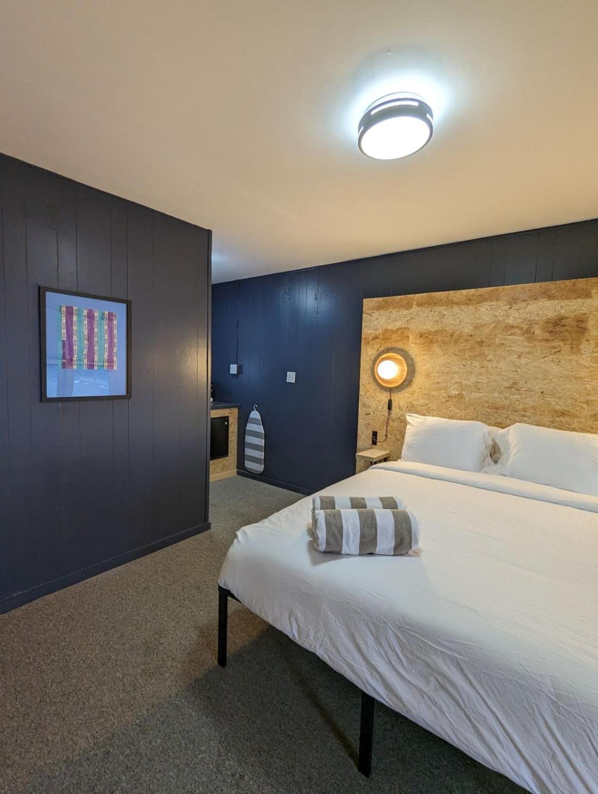 The Brooks Motel Hillsdale Экстерьер фото